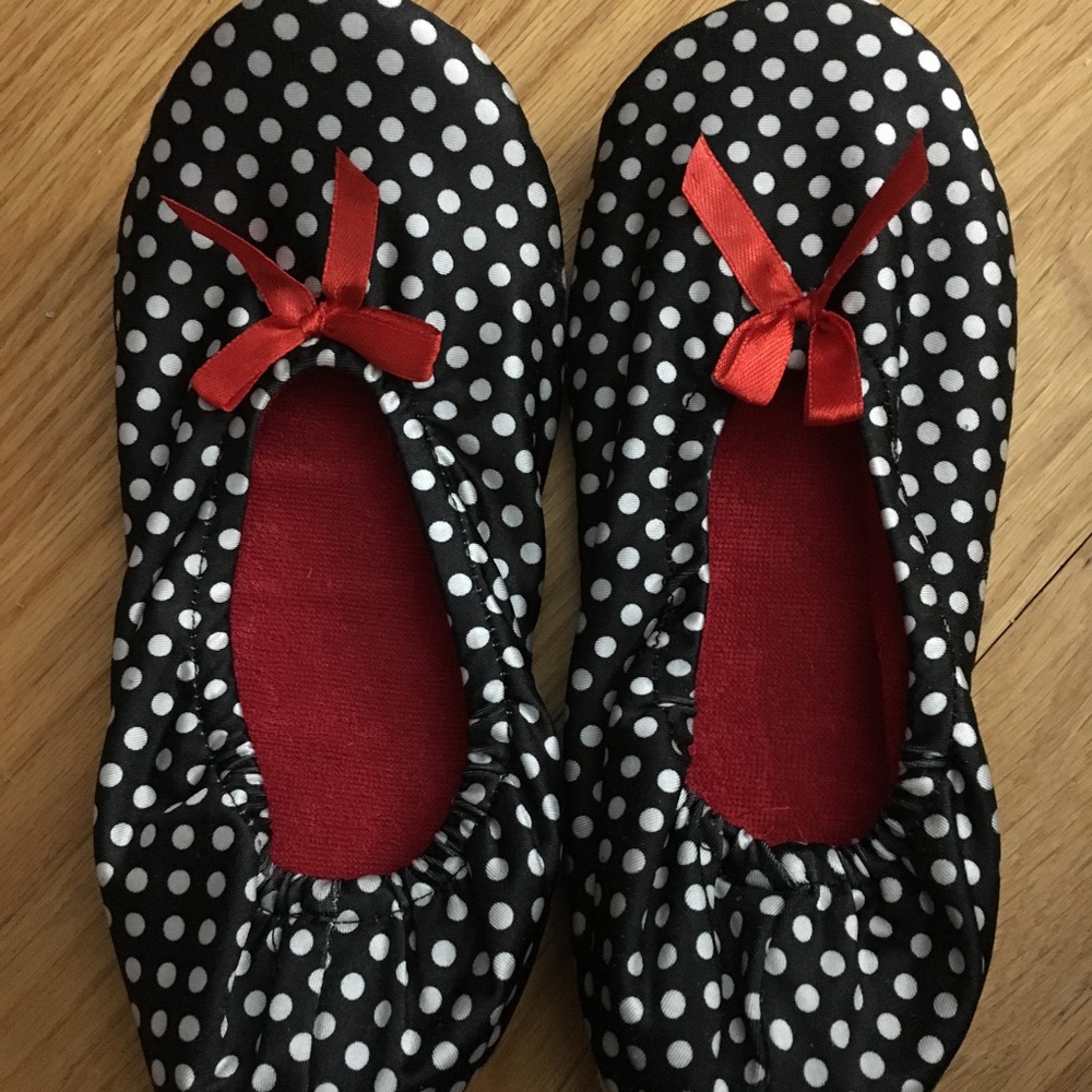 NWOT women's skidder slippers